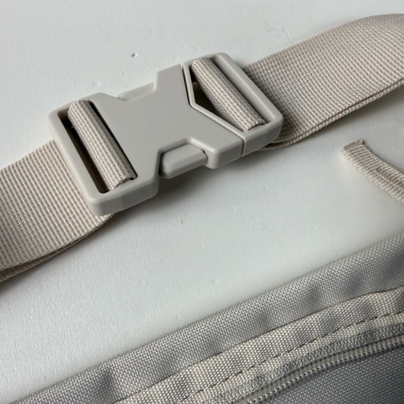 Nike Heritage Waist Belt Bag NWT OS Fanny Pack Adjustable - Picture 4 of 10